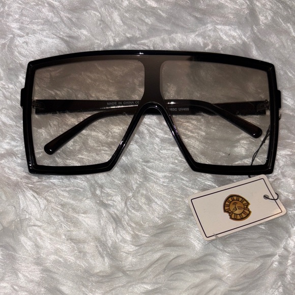 Fashion Jewelry Accessories - Stylish Black Oversized Sunglasses